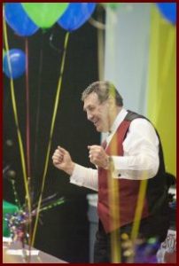 Scott is the best children’s magician houston tx that everyone really loves to have in their party of any occasion
